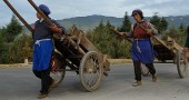 Naxi women in Yunnan's Countryside (©Coen Wubbels)