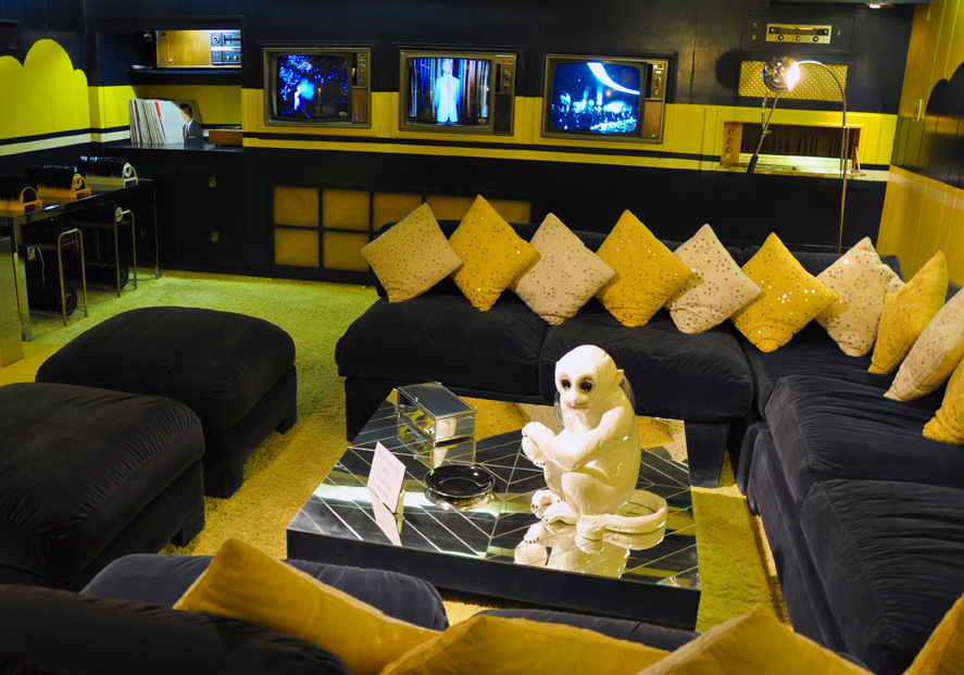 Touring Graceland Home Of Elvis Presley In Memphis