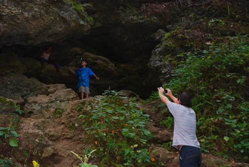 Families having fun at Maquoketa Caves (Sandra Friend)