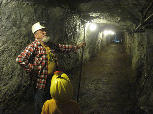 A fault in the mine ceiling